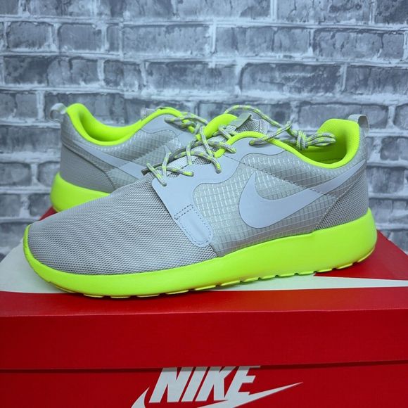 Nike Roshe Run Hyperfuse Volt Light Bone Running 642233-700 Womens‎ Size 9.5 New - Picture 1 of 7